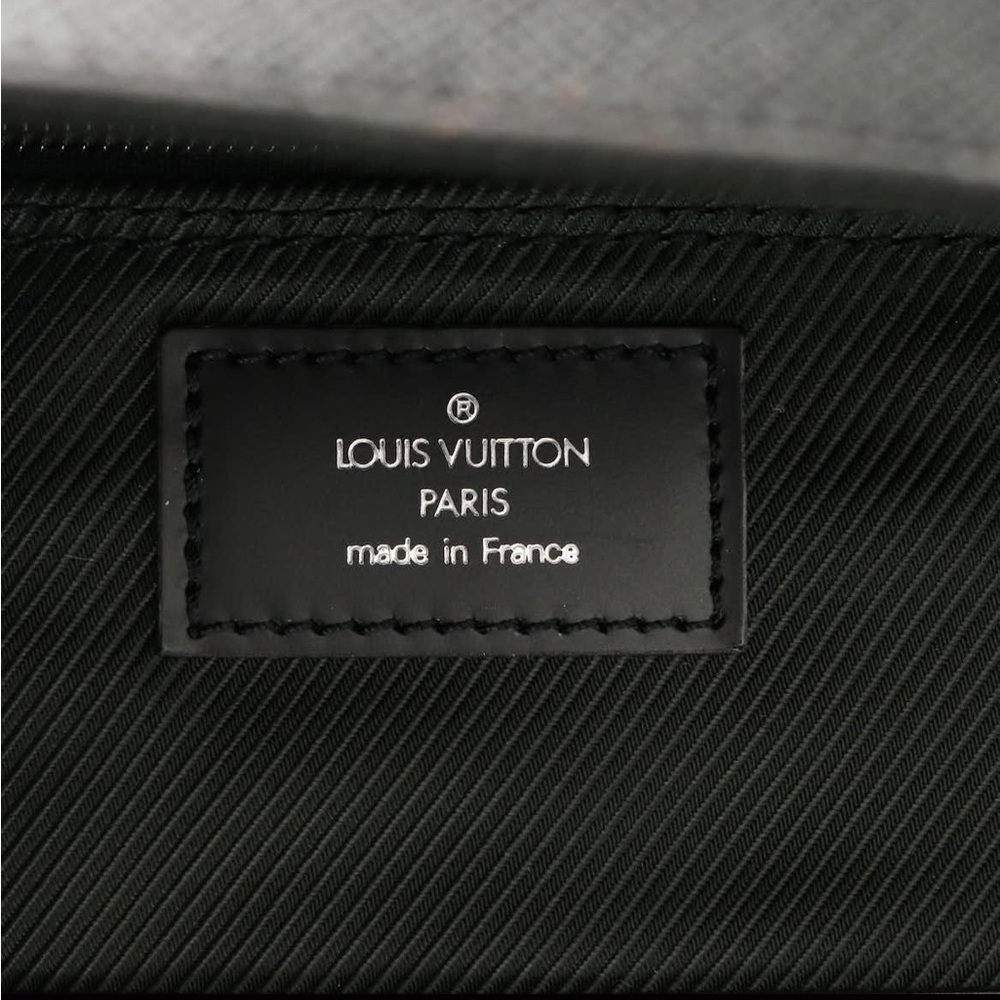 Louis Vuitton Taiga Gibeciere Garment Bag 💼 - Picture 11 of 12